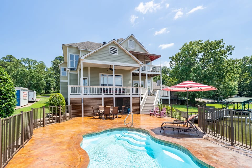 Hot Springs Vacation Rental | 4BR | 3.5BA | 3,950 Sq Ft | 2 Stories | Pool 