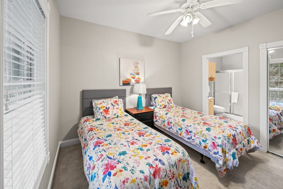 Twin beds in 2nd Bedroom