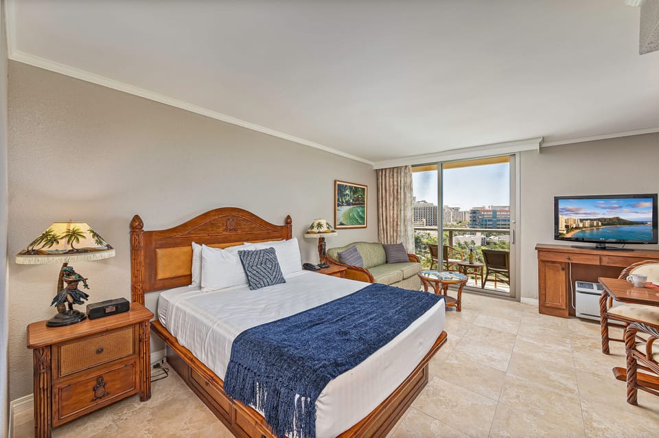 Cozy Studio with Queen Bed
