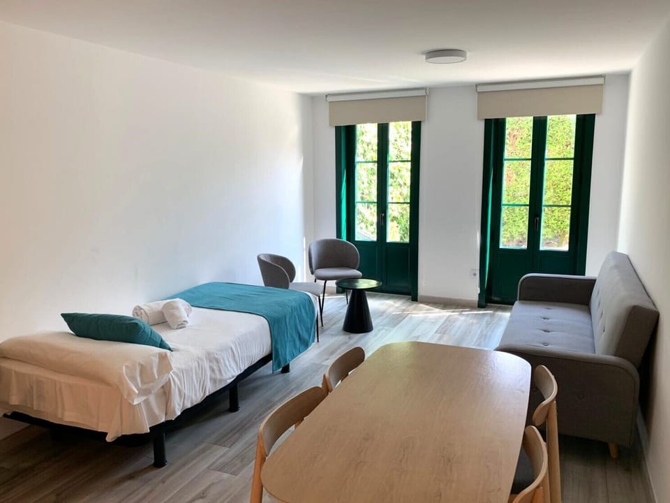 Family Triple Room | Desk, free WiFi, bed sheets