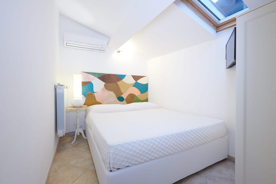 Premium Apartment | 4 bedrooms, premium bedding, down comforters, laptop workspace