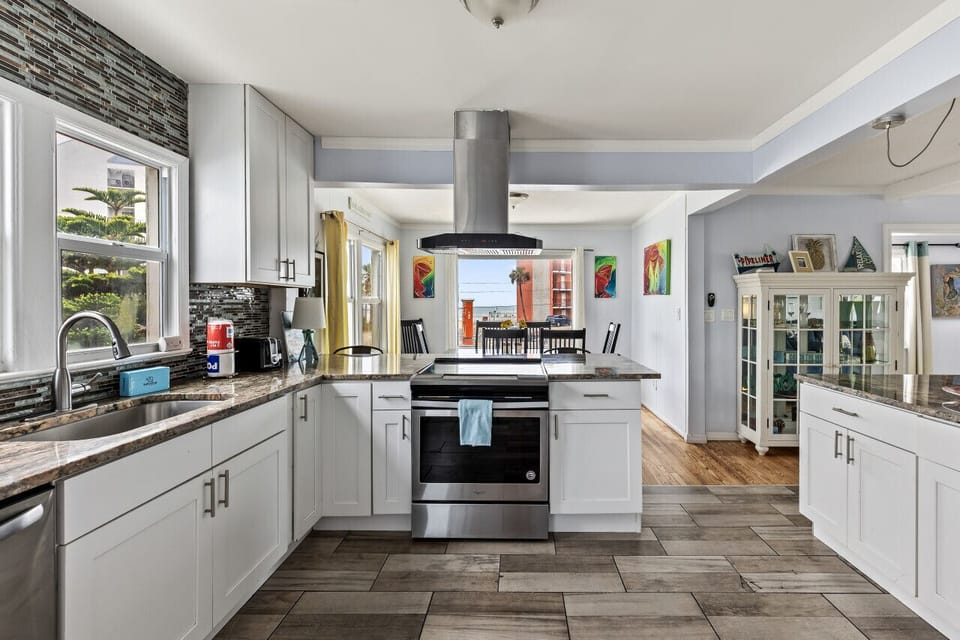 Kitchen or KitchenetteDaytona Beach Vacation Rental Pet Friendly Airbnb