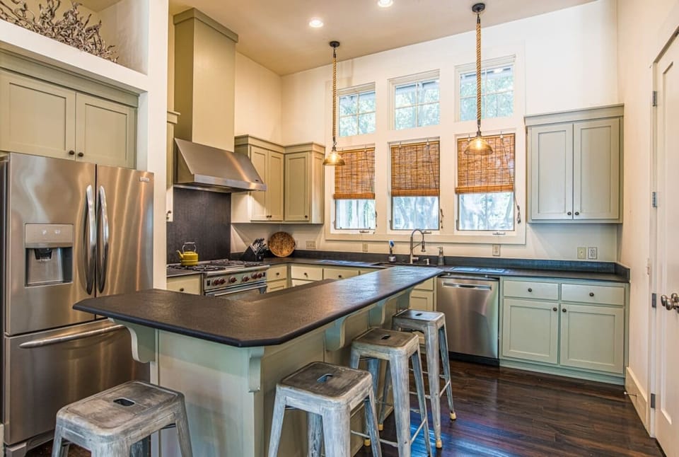Gourmet kitchen fully stocked with all the cooking essentials.