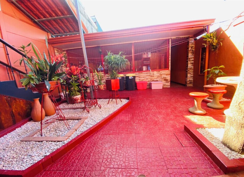 Full apartment 5 minutes Airport 2nd floor, high internet connection  Apartment in San José Province