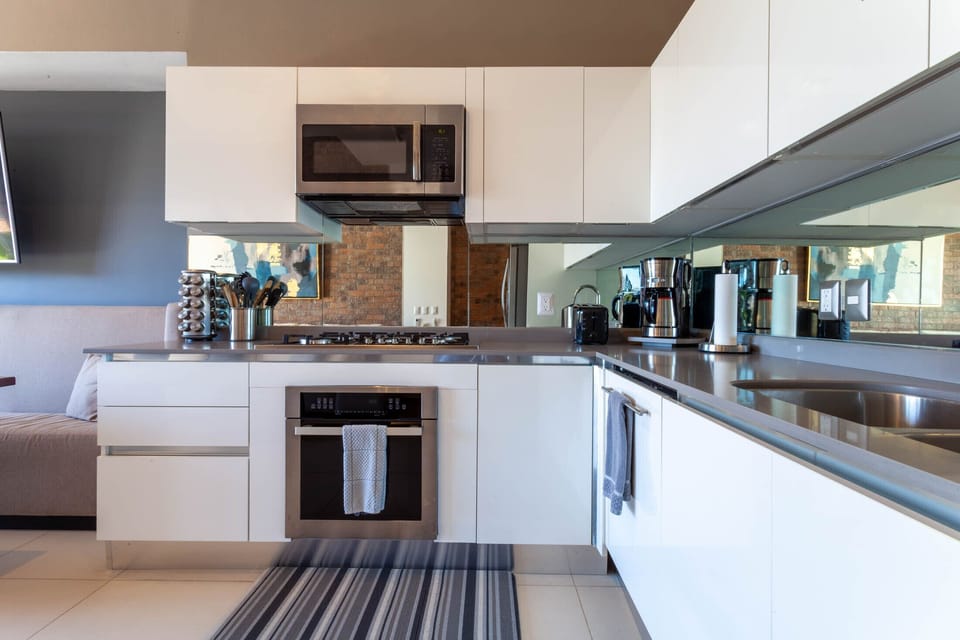 Well equipped full kitchen