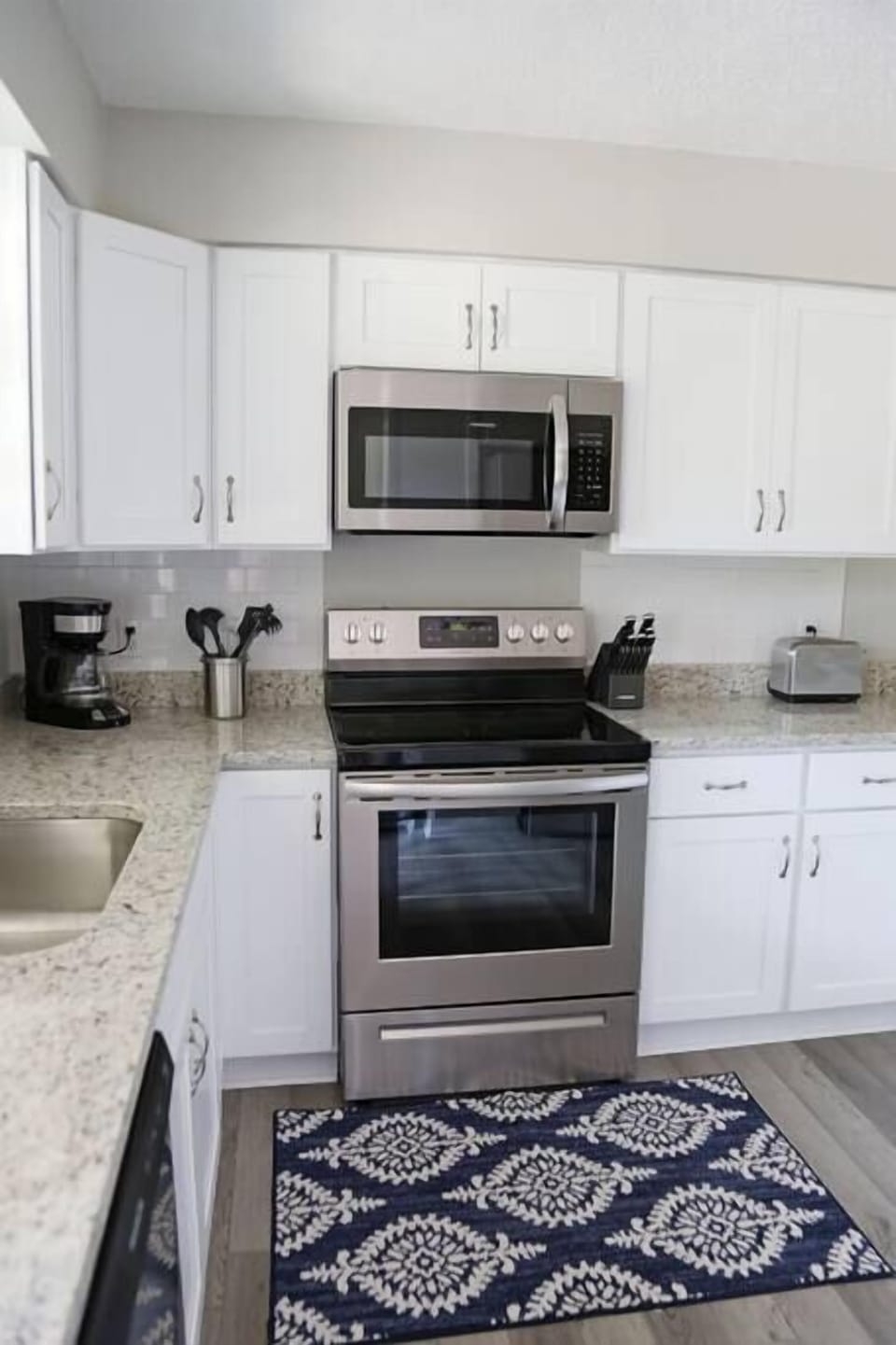 Fully equipped kitchen with stainless steel appliances and all the essentials for cooking!