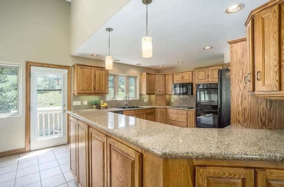 Full kitchen