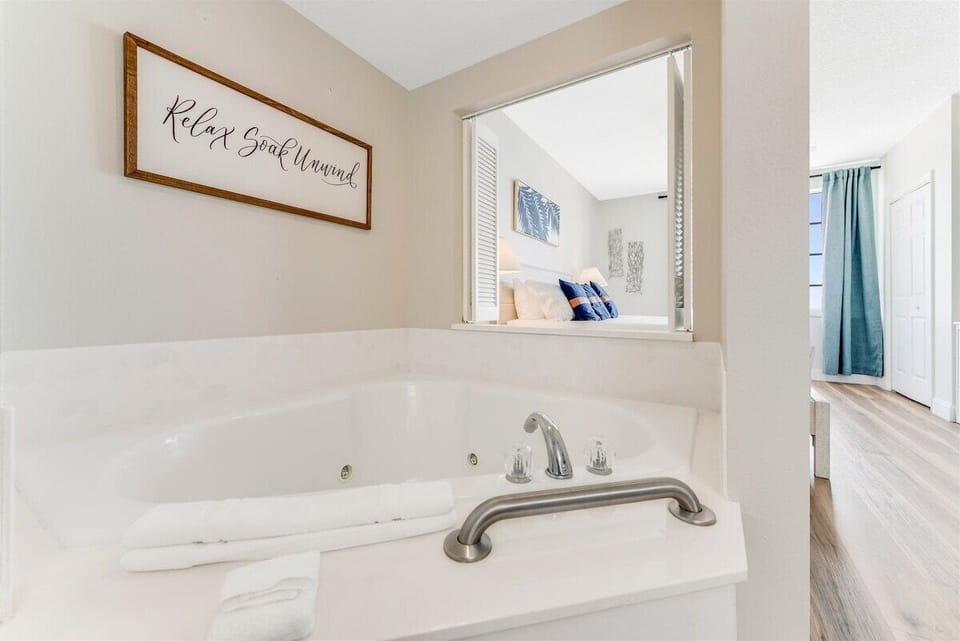 Relaxing jacuzzi tub in the master bath