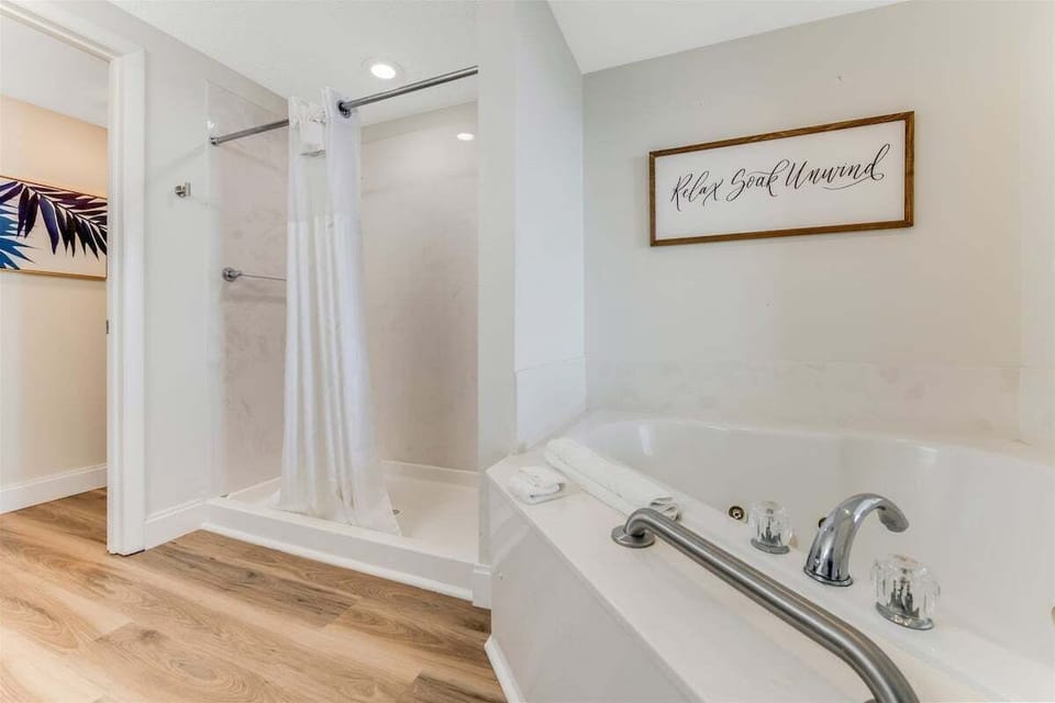 Spacious shower in Master bathroom
