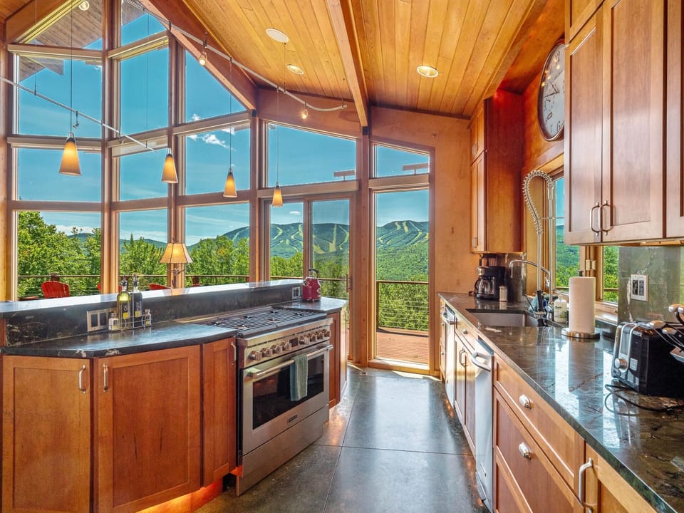The Ridge House-Modern Chalet!  Spectacular Slope Views (2127)