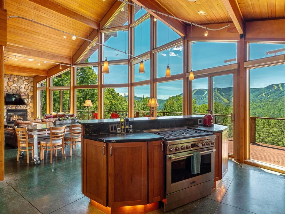 The Ridge House-Modern Chalet!  Spectacular Slope Views (2128)