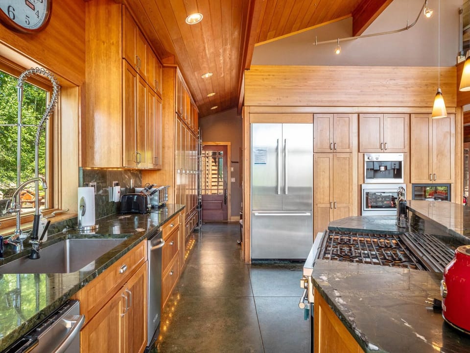 The Ridge House-Modern Chalet!  Spectacular Slope Views (2129)