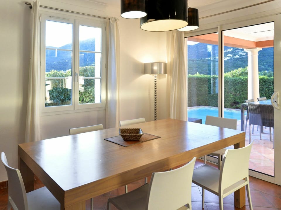 Table, Furniture, Property, Building, Chair, Window, Wood, Interior Design, Lighting
