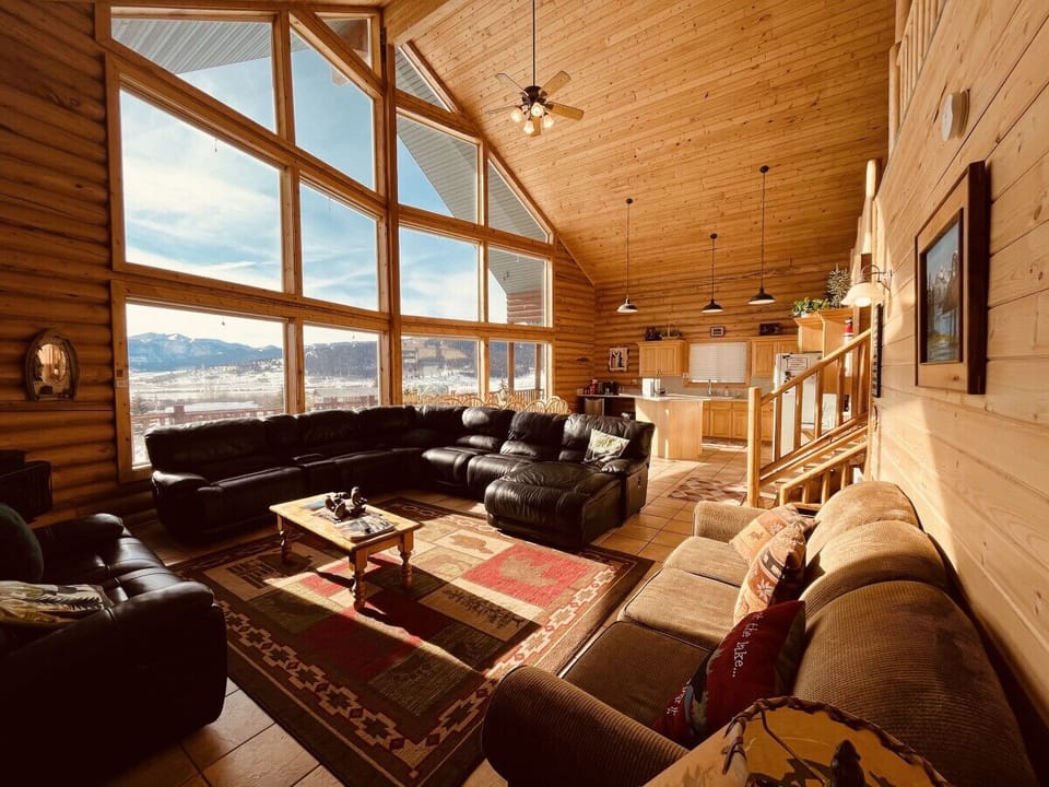 Main level living room