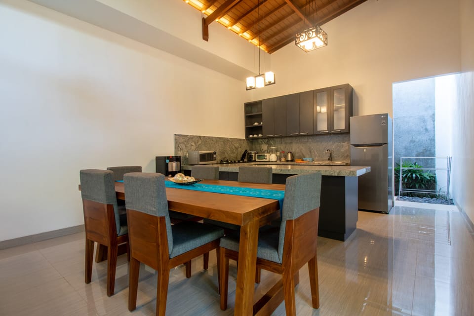 Villa | Private kitchen | Electric kettle, paper towels