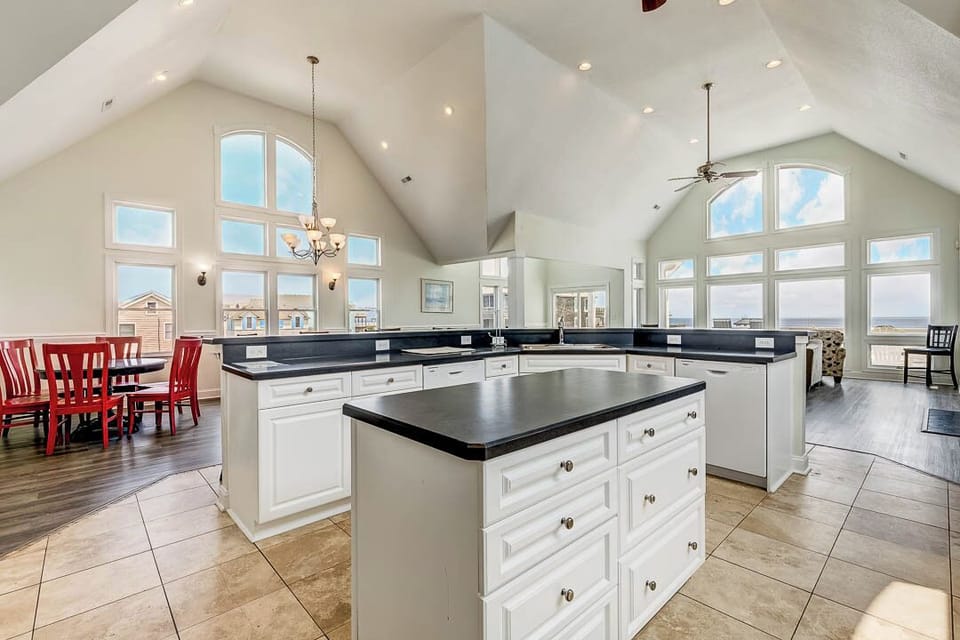 Third-Level Kitchen with Bar (seats 10)
