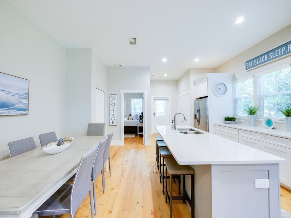 Kitchen and dining room with plenty of seating for you and your guests.
