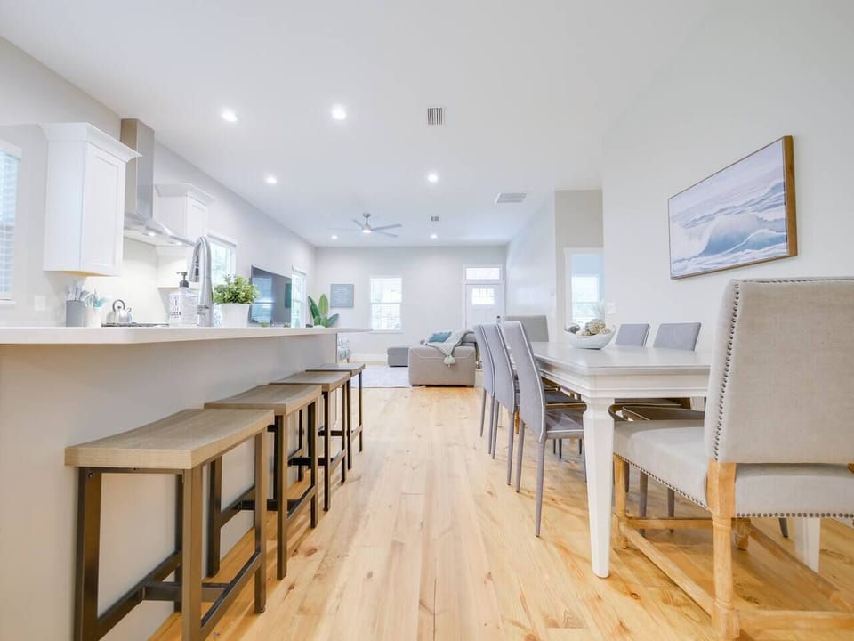 Seating for four more at the kitchen island