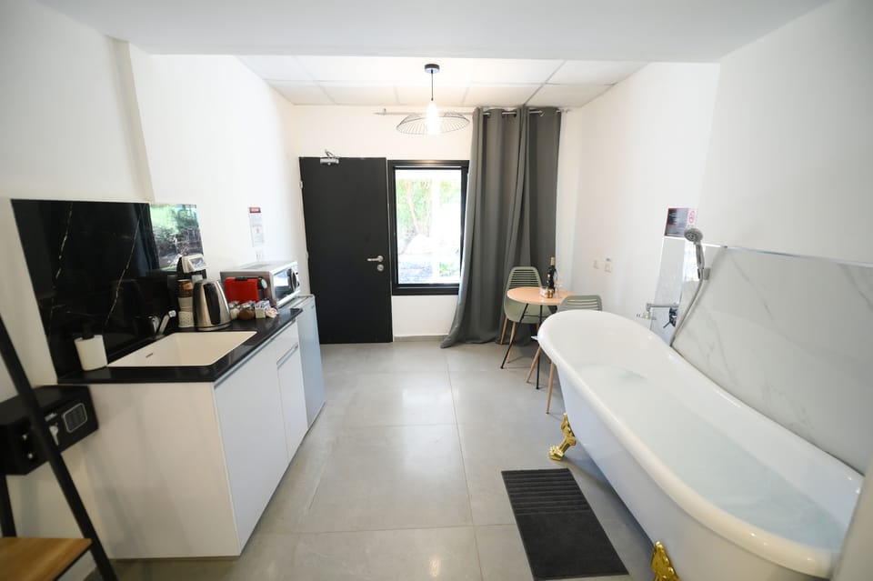 Jetted tub