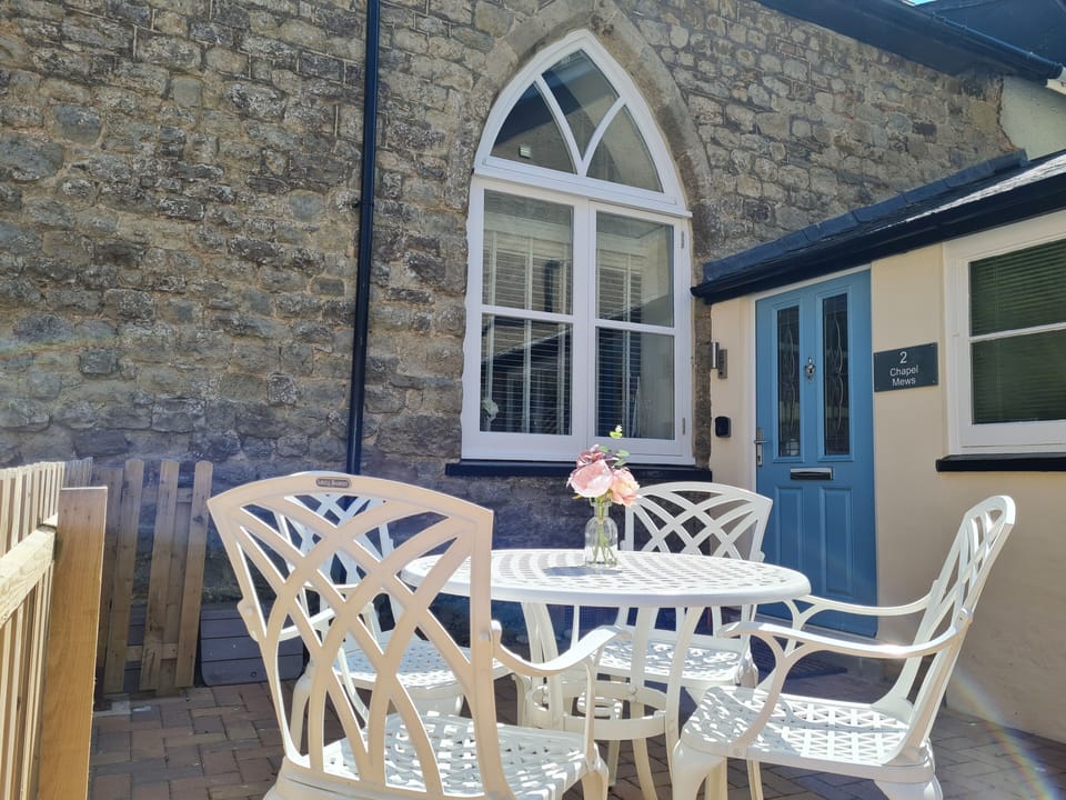 2 Chapel Mews, a cosy secluded cottage just 200m walk from the beach.