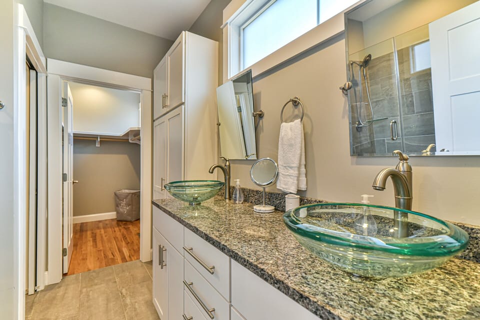 Double sinks in primary suite bath