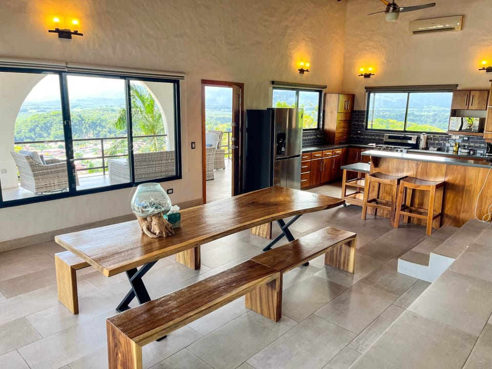 Main Living / Dining Room (1)
