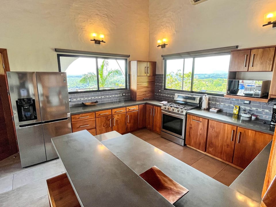 Main Kitchen (2)