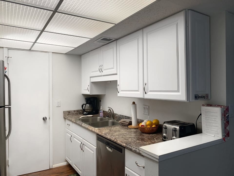 Double sink with four-slot toaster and coffee maker