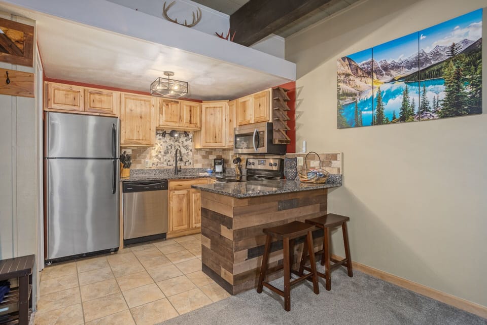 Kitchen/Dining Area