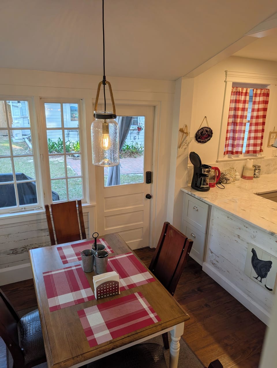 Kitchen Nook with Access to BBQ and Coffee Station