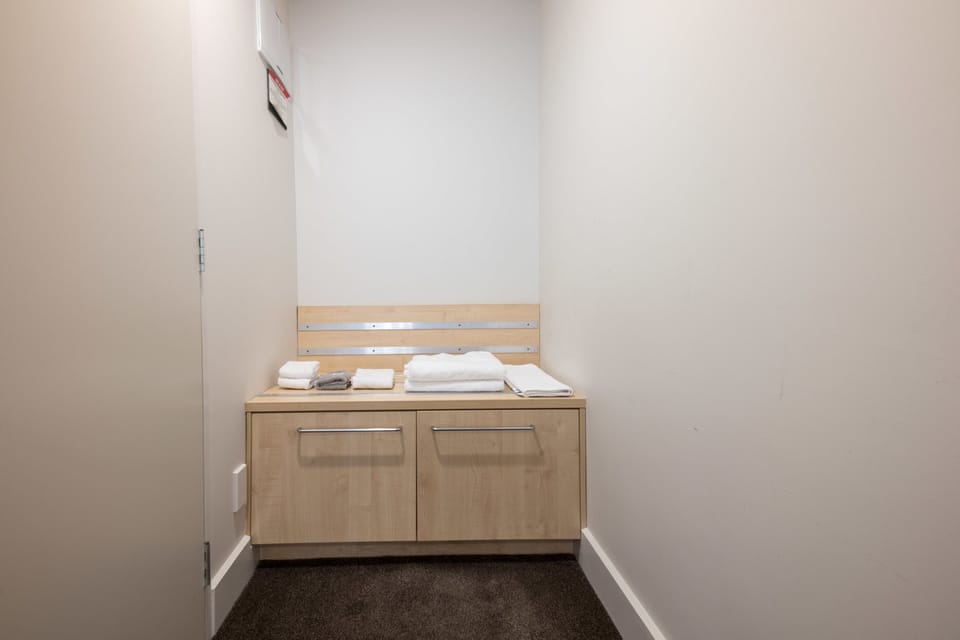 Accessible King studio | In-room safe, desk, iron/ironing board, WiFi (free)
