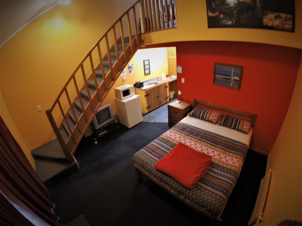 Studio, Ensuite (Queen & Two Bunks) | In-room safe, WiFi (free)