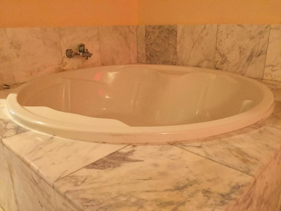 Separate tub and shower, jetted tub, rainfall showerhead