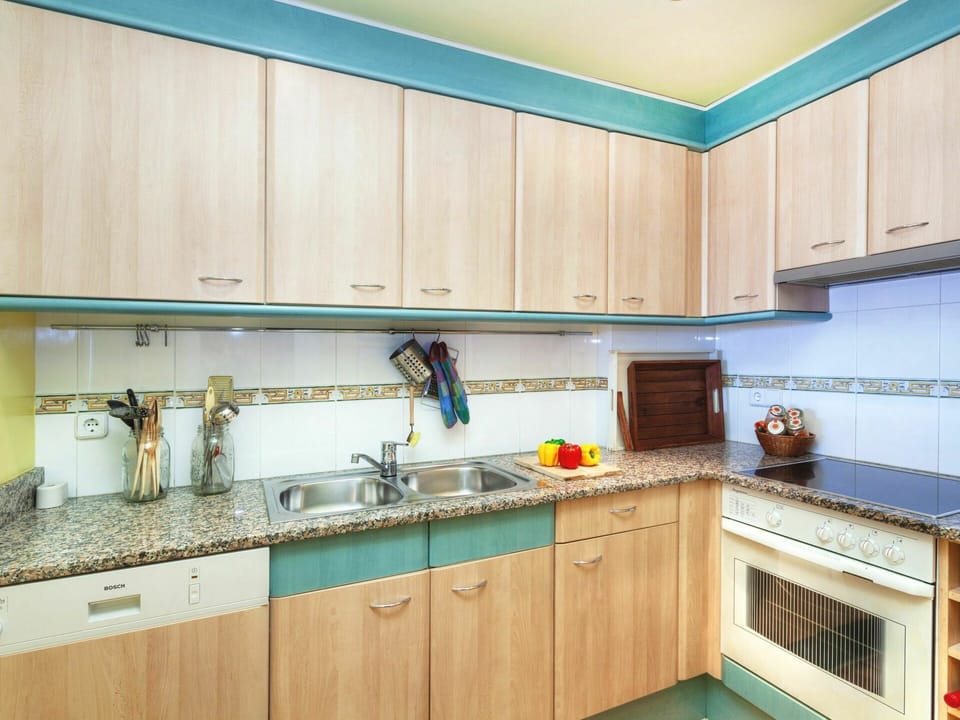 Countertop, Cabinetry, Kitchen Sink, Property, Furniture, Tap, Sink, Kitchen, Kitchen Appliance, Kitchen Stove