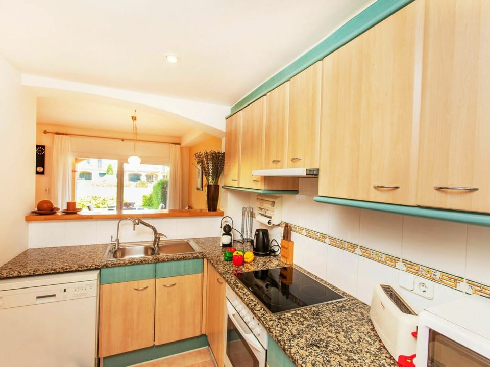 Countertop, Cabinetry, Kitchen Sink, Sink, Property, Tap, Building, Kitchen, Plumbing Fixture, Wood