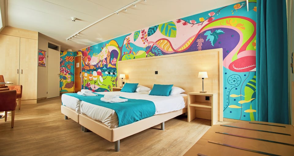 The art room | Desk, iron/ironing board, free WiFi, bed sheets