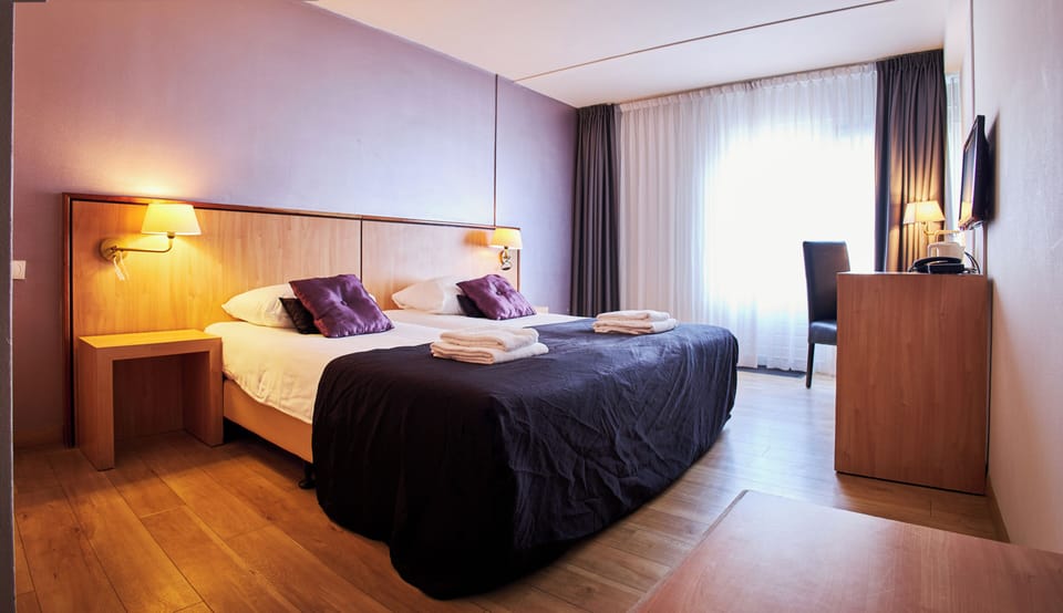 Comfort Room | Desk, iron/ironing board, free WiFi, bed sheets