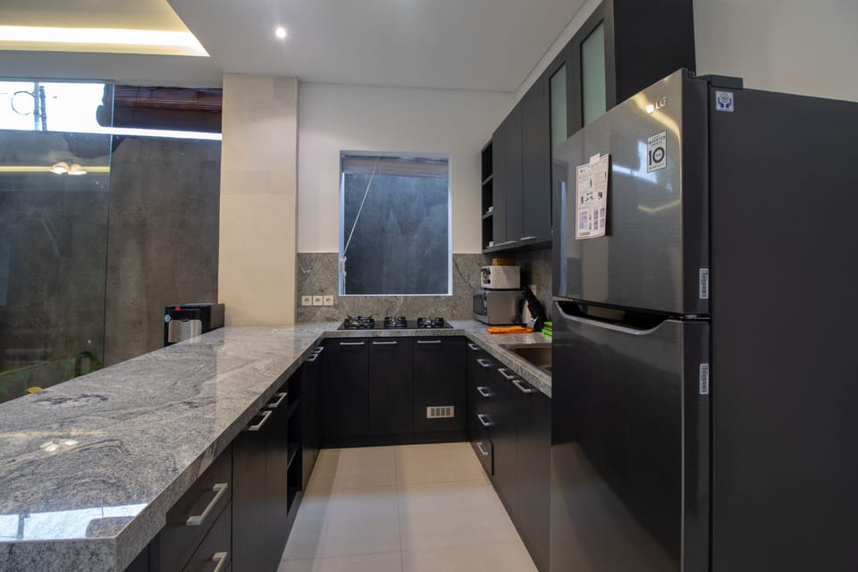 Villa | Private kitchenette | Electric kettle, dining tables