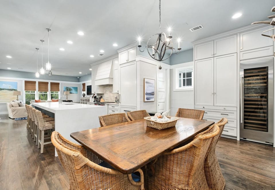 First Floor: Dining Area
