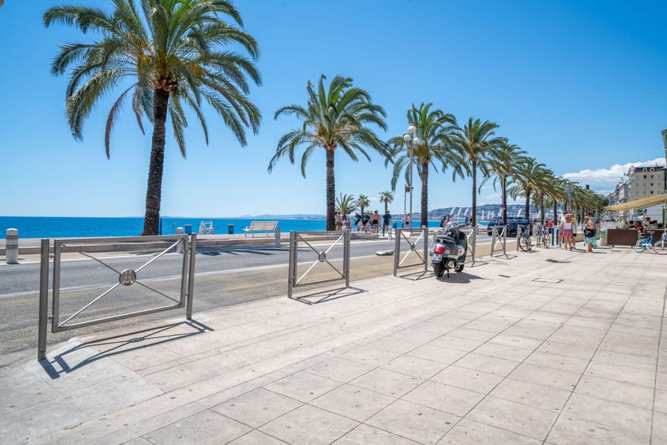 Azur Hideaway -stunning sea view ,Promenade and Cours Saleya Apartment in Nice