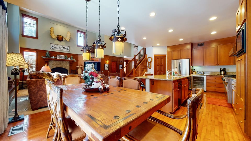 Townhome, 4 Bedrooms | Private kitchen | Fridge, microwave, oven, dishwasher