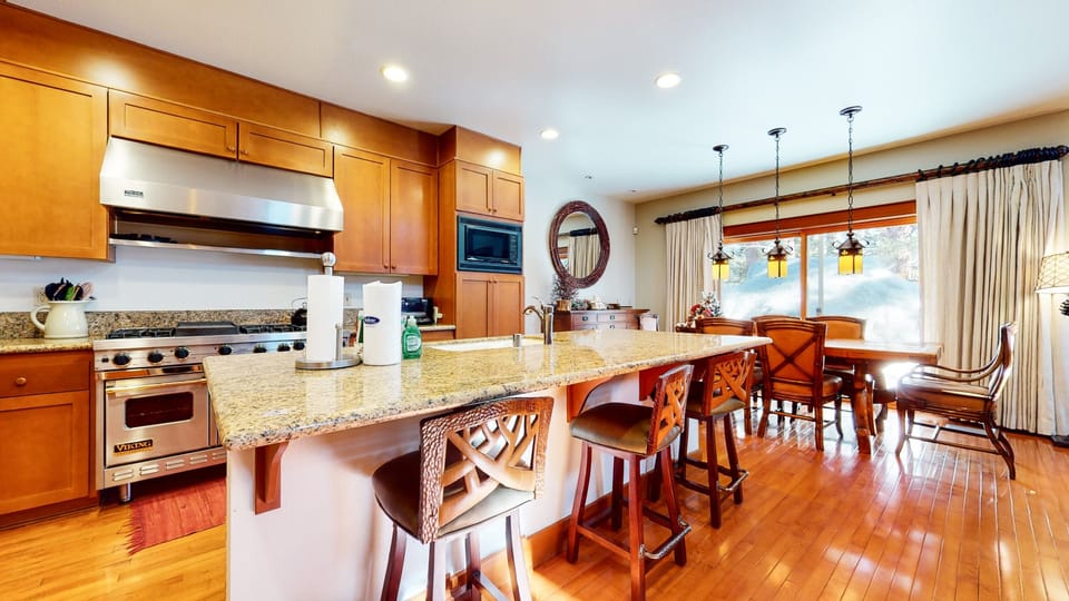 Townhome, 4 Bedrooms | Private kitchen | Fridge, microwave, oven, dishwasher
