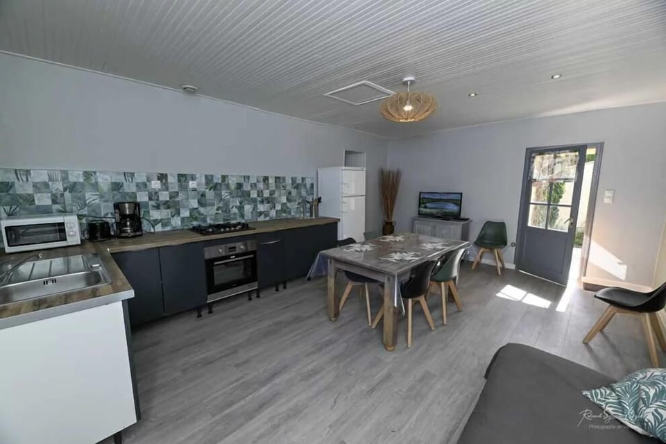 Comfort Cottage, Pool View | Dining room