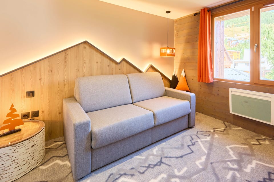 Family Quadruple Room | Soundproofing, travel crib, free WiFi, bed sheets