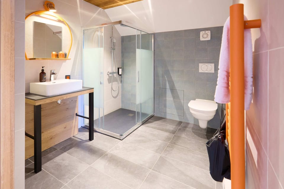 Deluxe Room | Bathroom | Shower