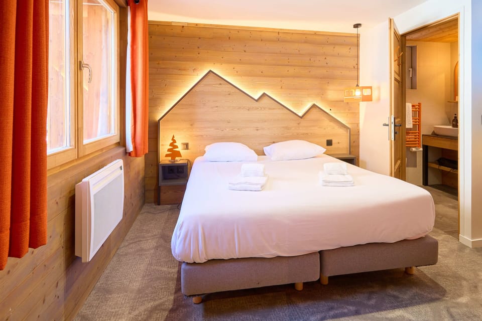 Family Quadruple Room | Soundproofing, travel crib, free WiFi, bed sheets