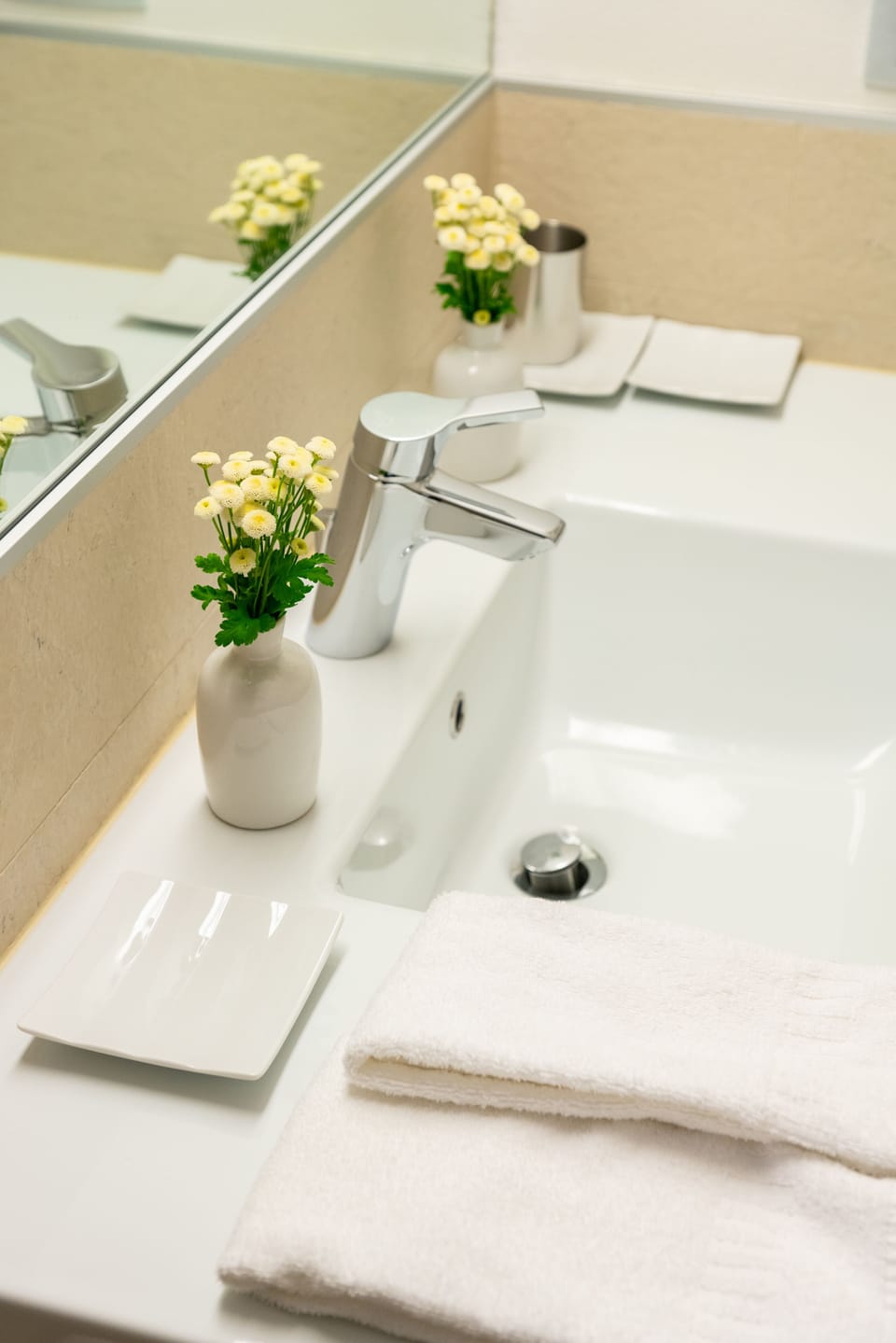 Comfort Room | Bathroom | Shower, rainfall showerhead, free toiletries, hair dryer
