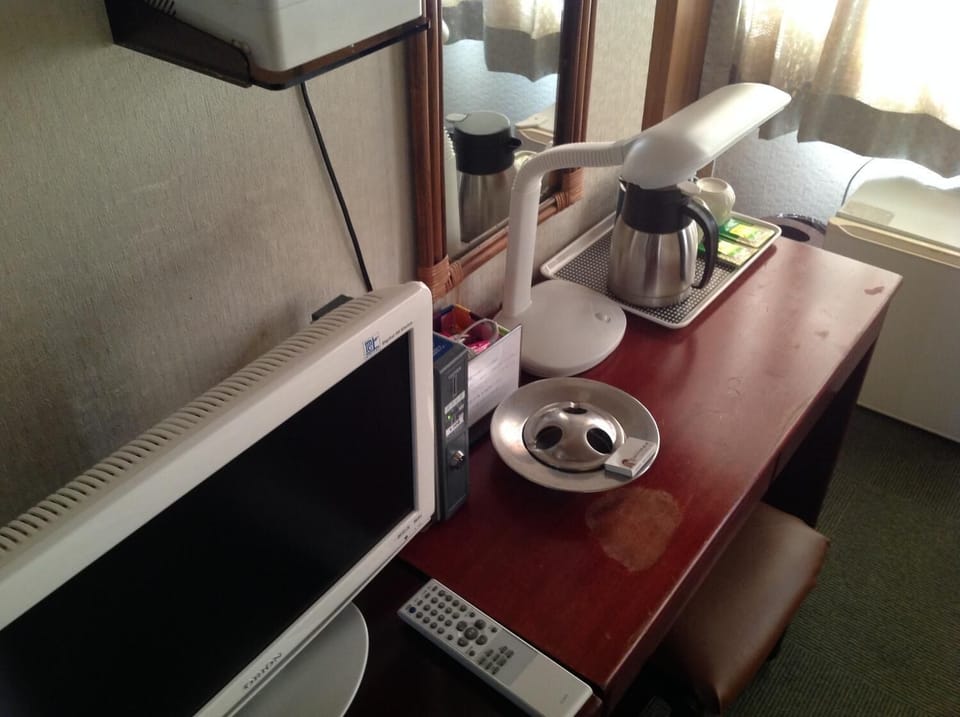 Coffee/tea maker, fridge, electric kettle