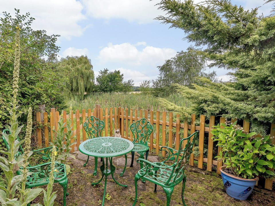 Sitting-out-area | St Andrews Church, Panton