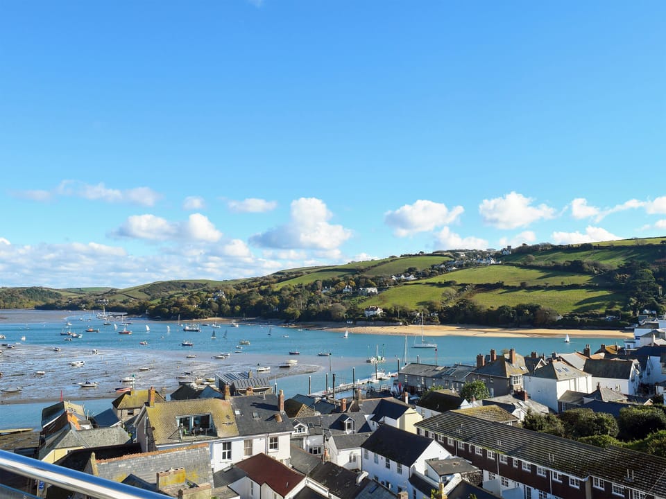 Panoramic views of the harbour and estuary | Apartment 3, Salcombe